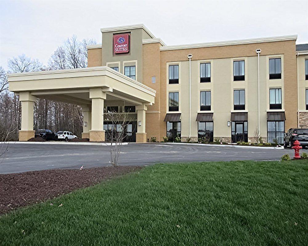 Comfort Suites-Youngstown North Exterior photo